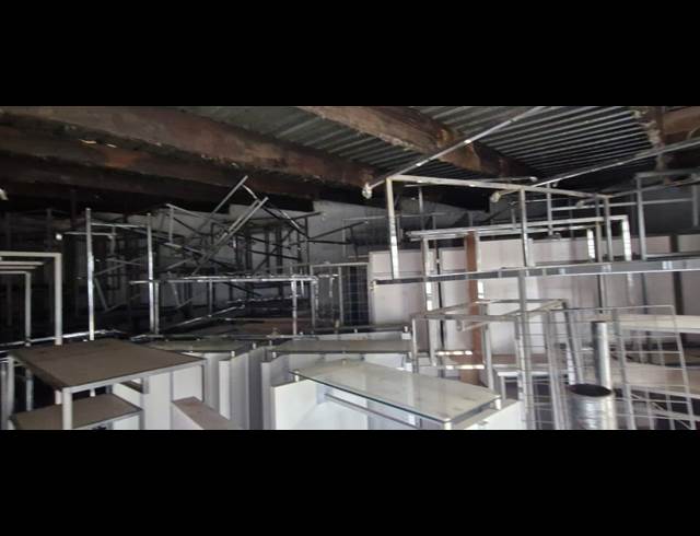 300M² BUILDING TO LET IN VILLAGE DEEP