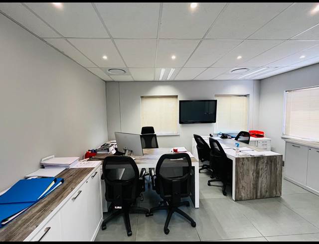 206M² OFFICE TO LET IN VORNA VALLEY
