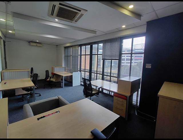 45M² OFFICE TO LET IN FOURWAYS