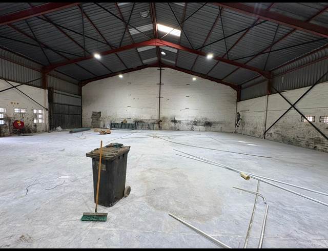 400M² WAREHOUSE TO LET IN STRAND CENTRAL