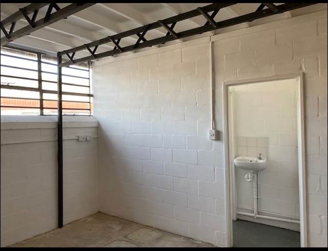 475M² WAREHOUSE TO LET IN RETREAT