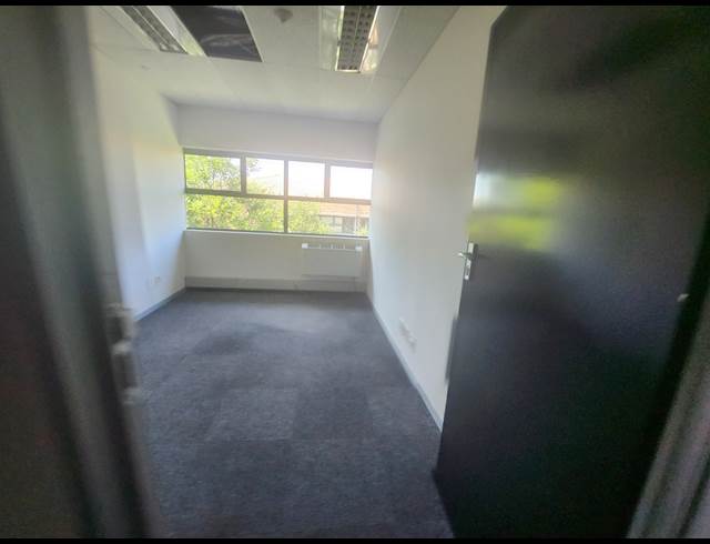 1,153M² OFFICE TO LET IN RANDJESPARK