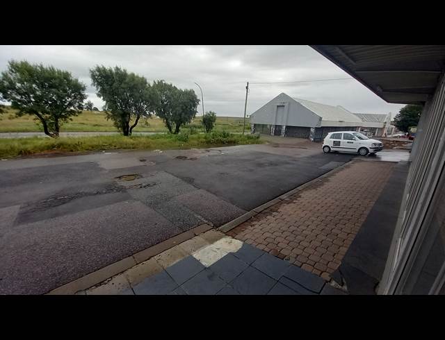 1,000M² BUILDING TO LET IN TRICHARDT