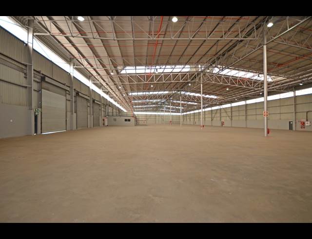 8,760M² WAREHOUSE TO LET IN LINBRO PARK