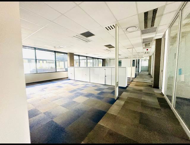 2,612M² OFFICE TO LET IN BRYANSTON