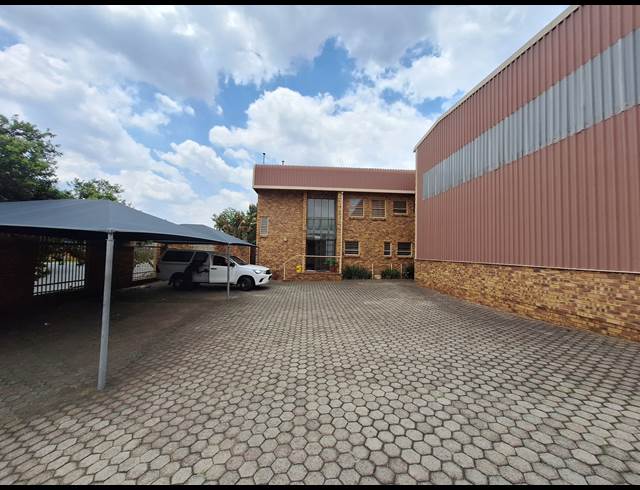 1,300M² WAREHOUSE TO LET IN ROBERTVILLE