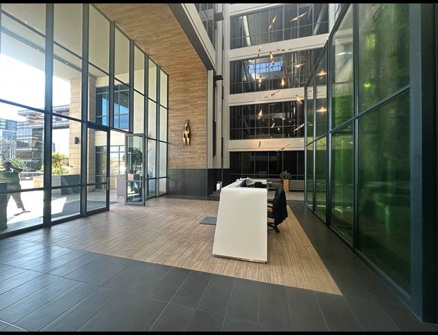 898M² OFFICE TO LET IN SANDTON CENTRAL