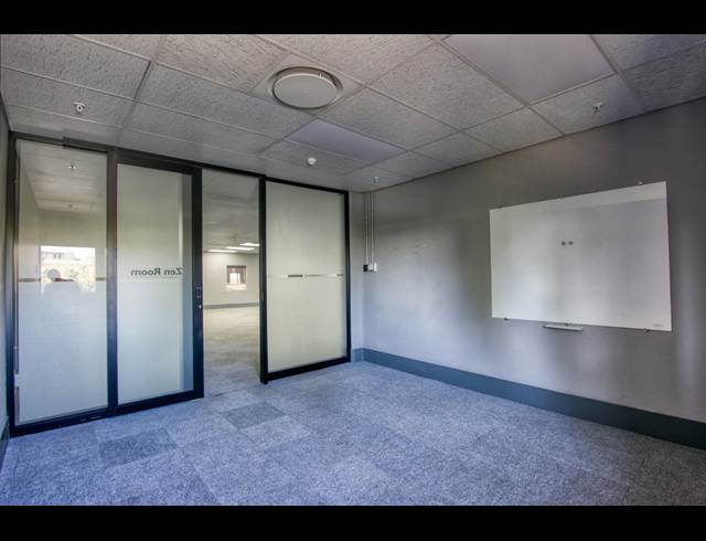 8,617M² WAREHOUSE TO LET IN LONGMEADOW