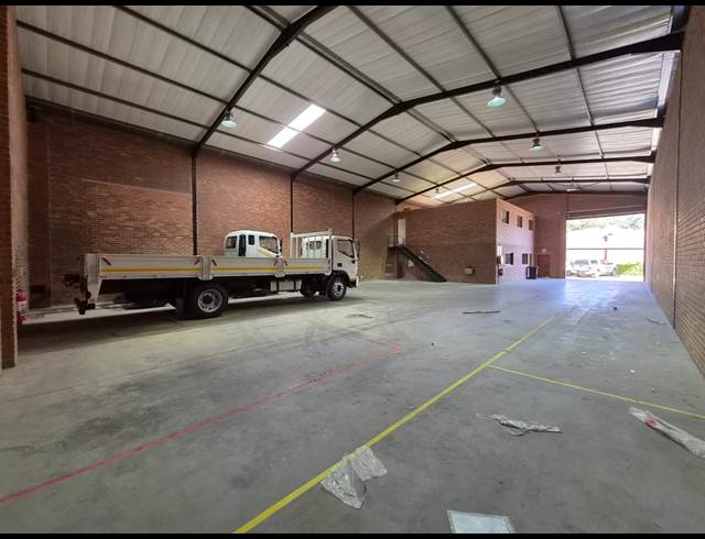 530M² WAREHOUSE TO LET IN POMONA