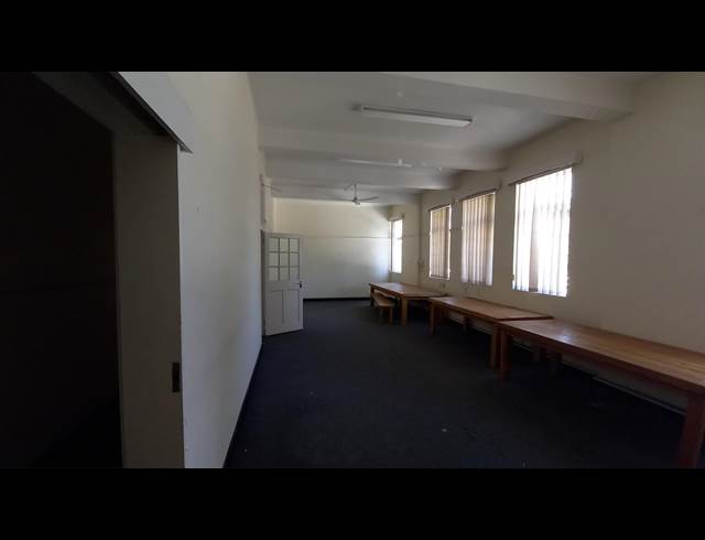 93M² BUSINESS TO LET IN GARDENS