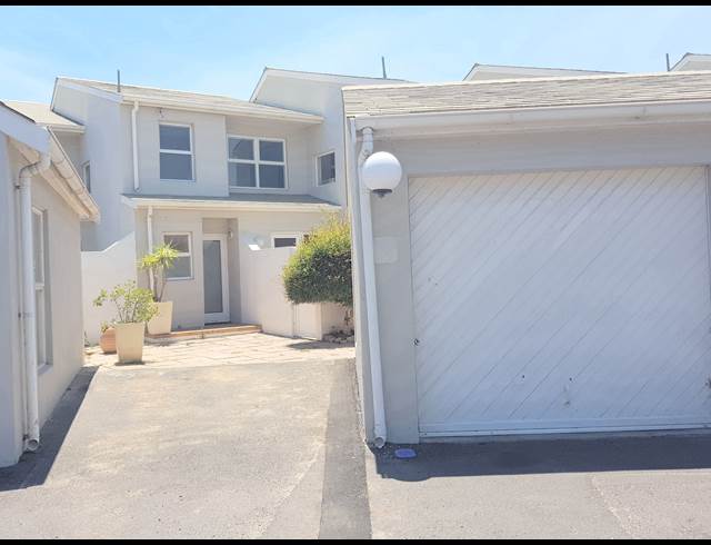 2 bed property to rent in WOODBRIDGE ISLAND