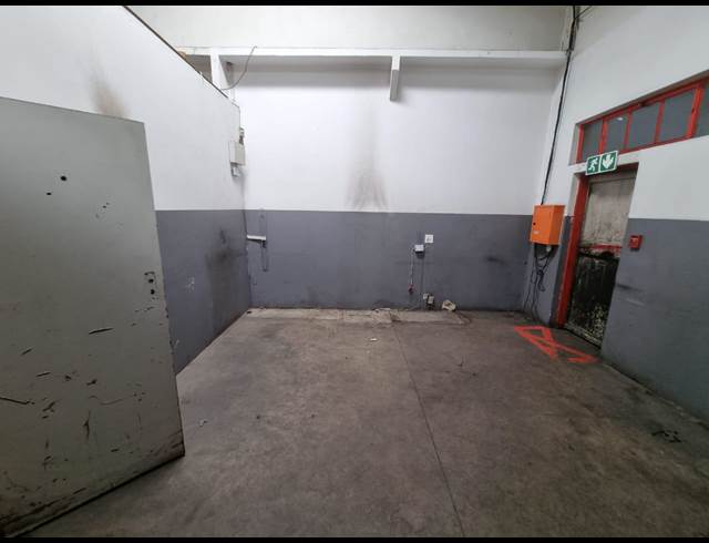 272M² WAREHOUSE TO LET IN STEELEDALE
