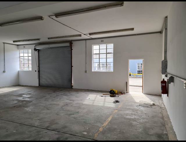 135M² WAREHOUSE RENTED IN WADEVILLE