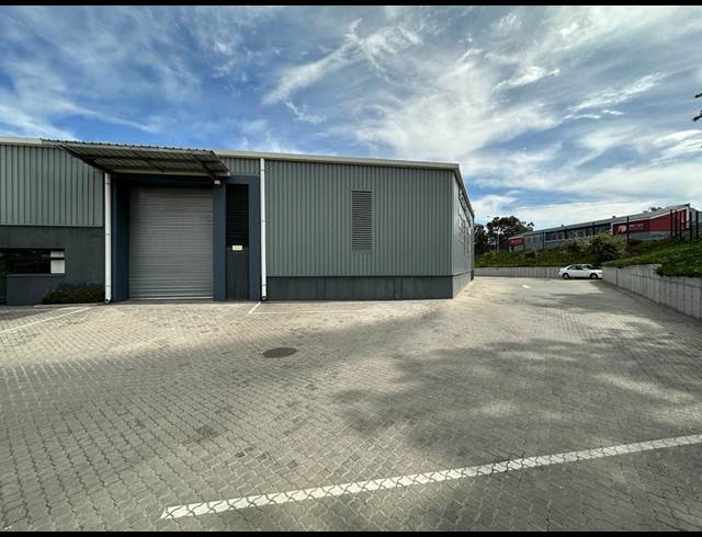 807M² WAREHOUSE TO LET IN STIKLAND INDUSTRIAL