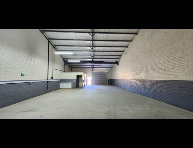 200M² WAREHOUSE TO LET IN WELLINGTON CENTRAL
