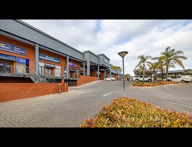450M² RETAIL TO LET IN RIVERSIDE INDUSTRIAL PARK