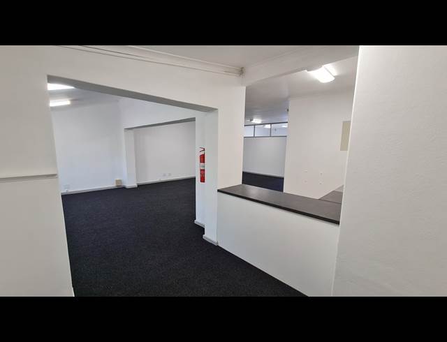 105M² OFFICE TO LET IN PINELANDS