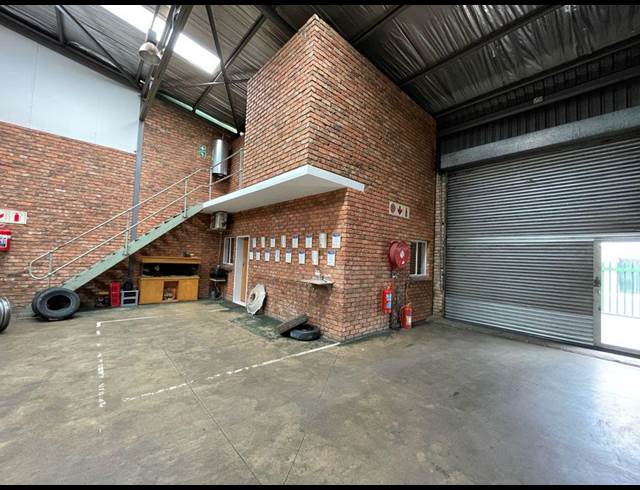 530M² WAREHOUSE TO LET IN LASER PARK