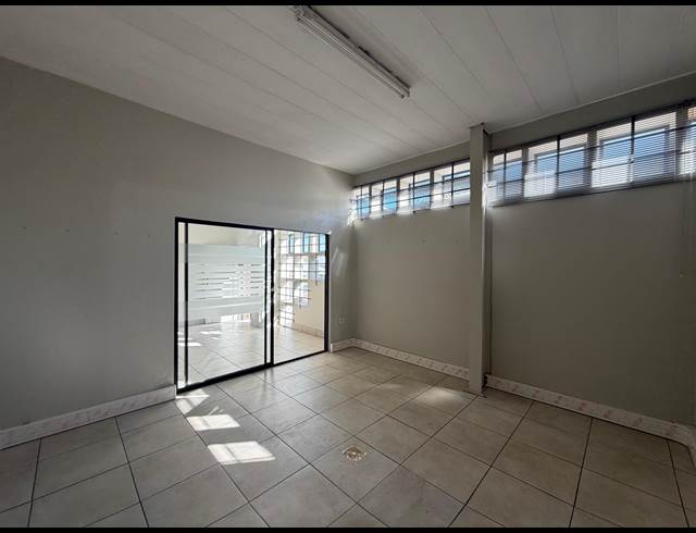 391M² WAREHOUSE TO LET IN HALFWAY HOUSE