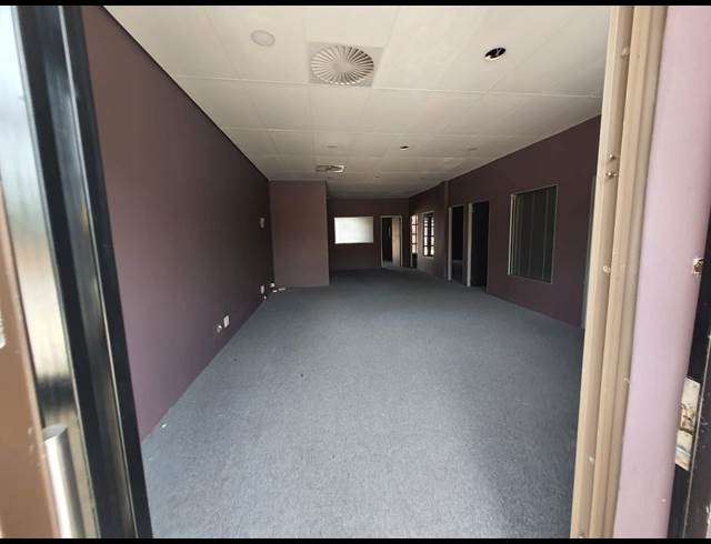 109M² OFFICE TO LET IN MORELETA PARK