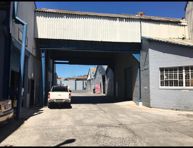 333M² WAREHOUSE RENTED IN WOODSTOCK