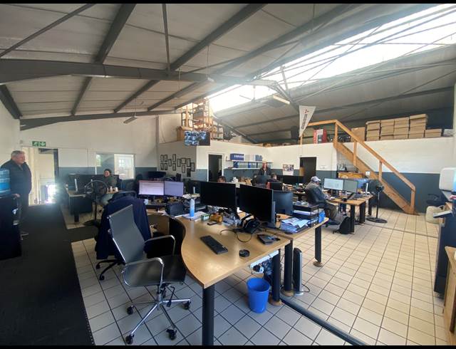 654M² WAREHOUSE TO LET IN MARCONI BEAM INDUSTRIA
