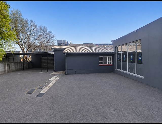 366M² BUSINESS TO LET IN CROYDON