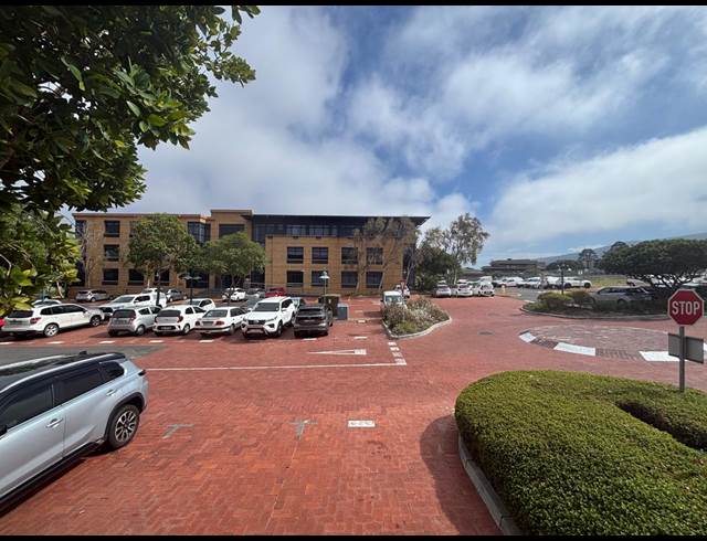 1,014M² OFFICE TO LET IN PLATTEKLOOF 3