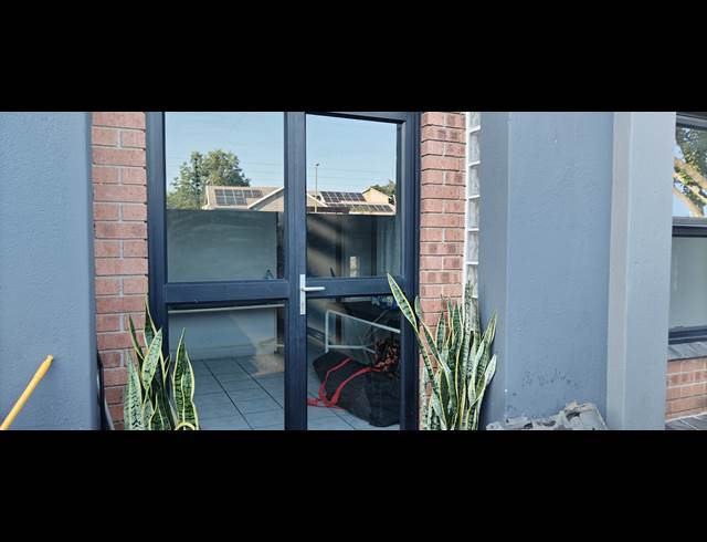 132M² OFFICE TO LET IN SONHEUWEL