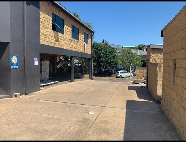 498M² WAREHOUSE TO LET IN RED HILL