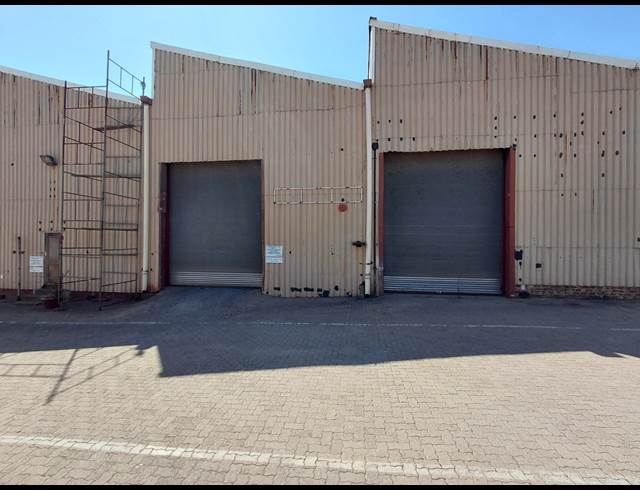 1,100M² WAREHOUSE TO LET IN CLAYVILLE
