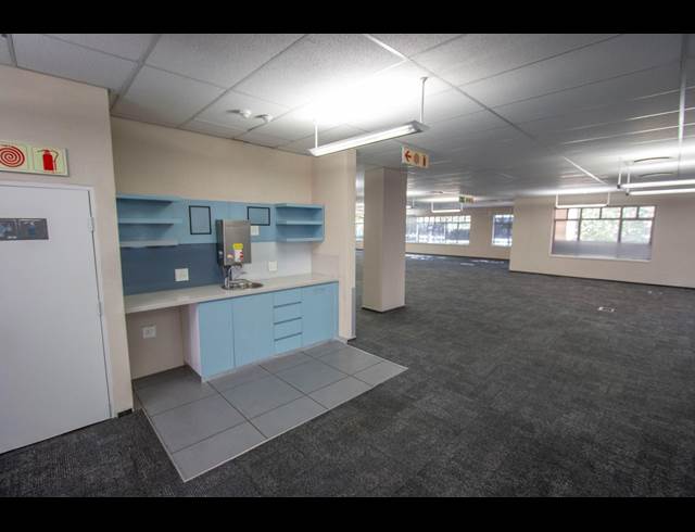 1,013M² OFFICE TO LET IN ILLOVO