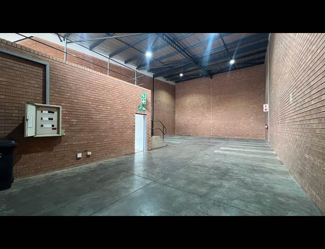 284.20M² WAREHOUSE TO LET IN DRIEHOEK