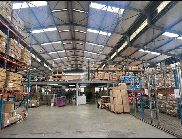 3,200M² WAREHOUSE TO LET IN MEADOWDALE