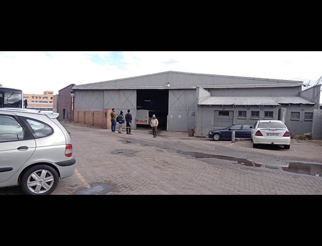 2,400M² WAREHOUSE TO LET IN SELBY