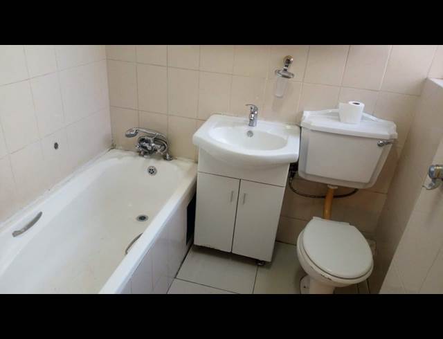 2 bed property to rent in RIDGEWAY