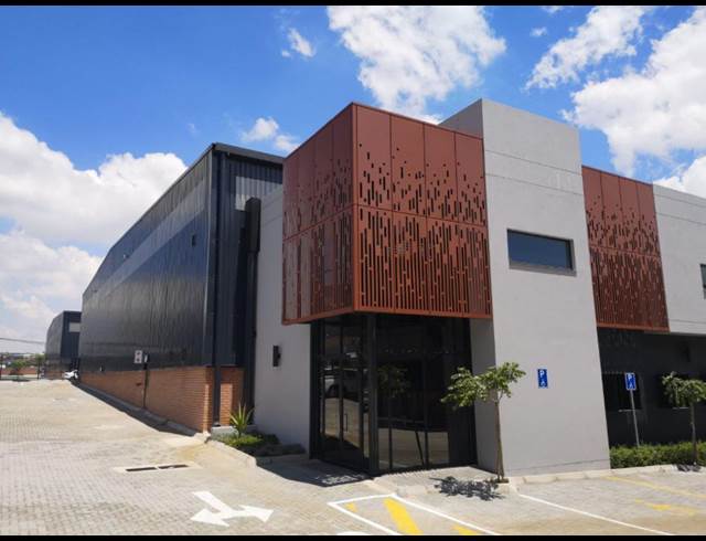 3,703M² WAREHOUSE TO LET IN SAMRAND BUSINESS PARK