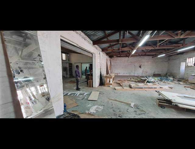 400M² FACTORY TO LET IN WETTON