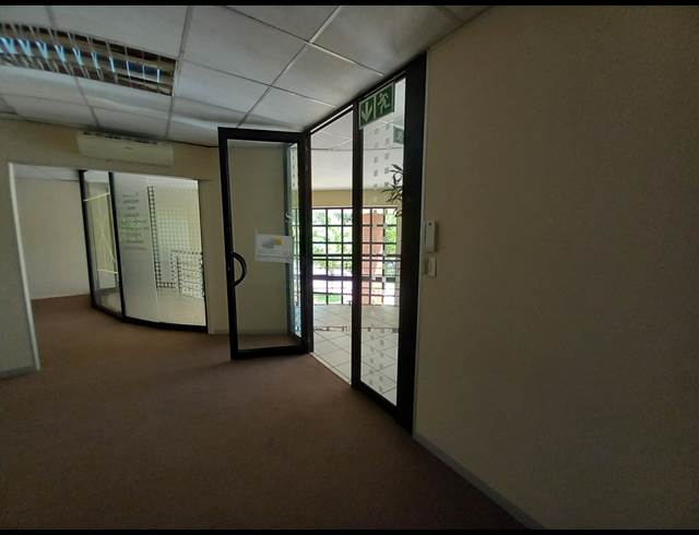 512M² OFFICE TO LET IN LYME PARK
