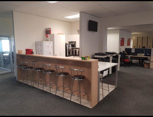 327M² OFFICE TO LET IN CENTURY CITY