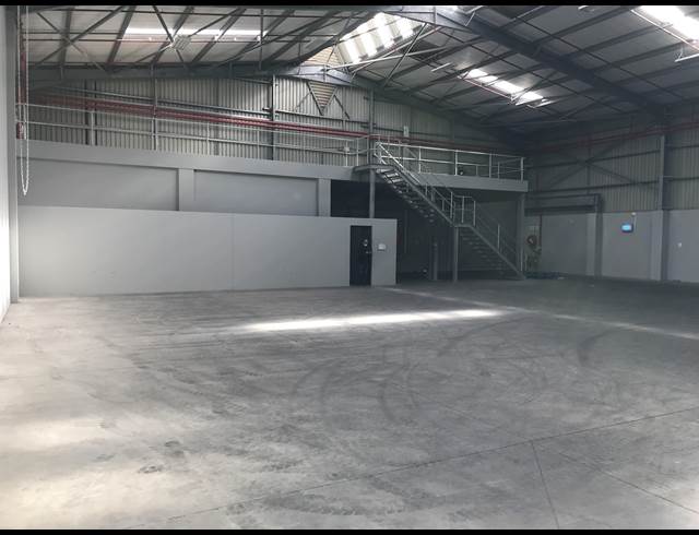 725M² WAREHOUSE RENTED IN EPPING INDUSTRIAL