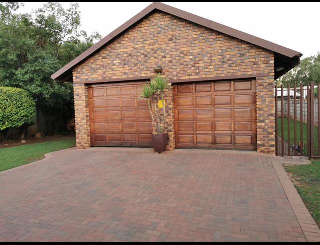 3 BEDROOM PROPERTY TO RENT IN GOLF PARK