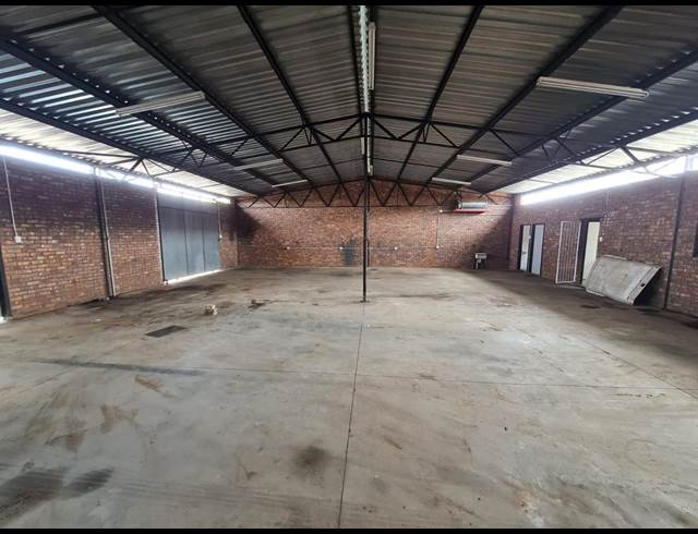 260M² WAREHOUSE TO LET IN KLERKSOORD
