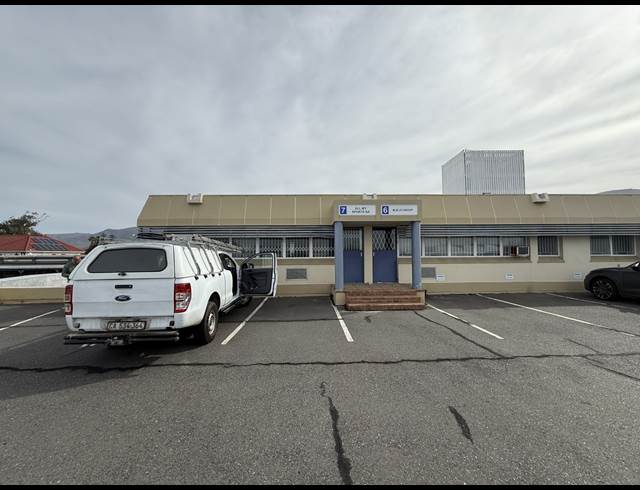 87M² OFFICE TO LET IN WYNBERG