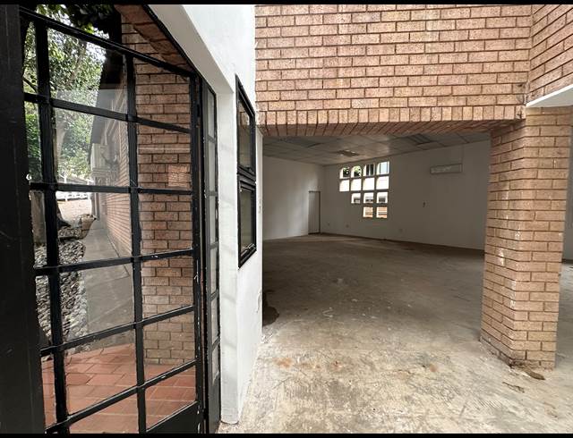 151.66M² OFFICE TO LET IN DIE HOEWES
