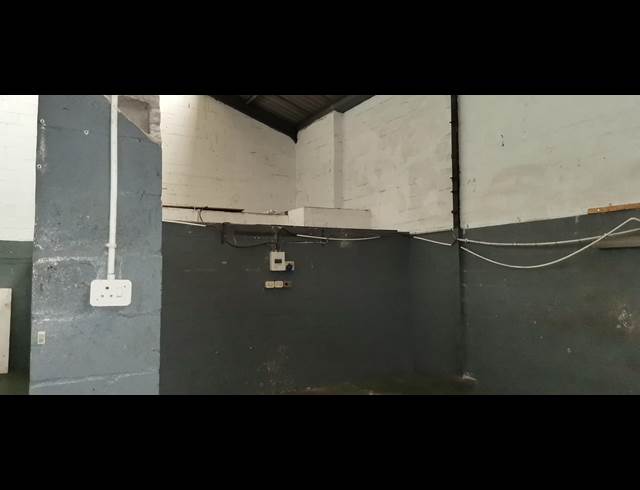 141M² WAREHOUSE TO LET IN PAROW CENTRAL