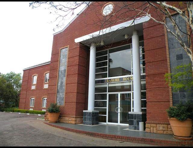 33M² BUILDING TO LET IN FOURWAYS