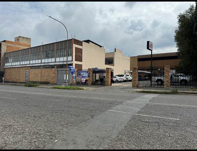 Business property to rent in FAIRVIEW