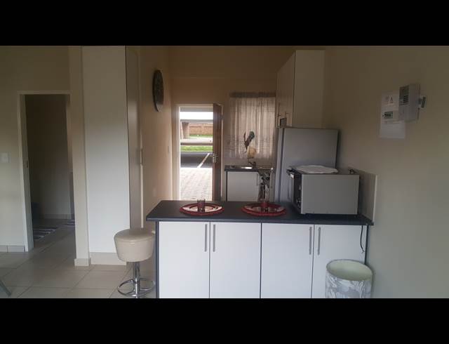 2 bed property to rent in KEMPTON PARK
