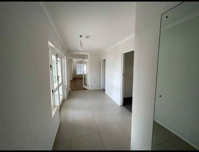 433M² BUILDING TO LET IN VREDEHOEK